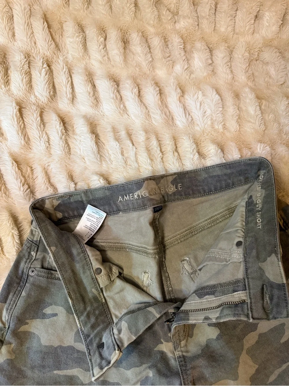 American Eagle Camo Low Rise Baggy Short | Size 0